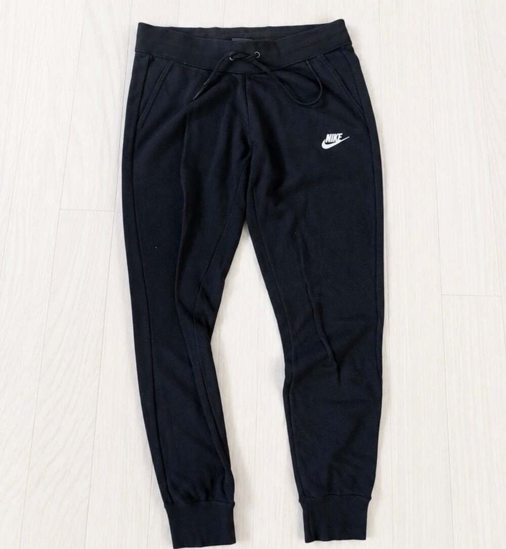 Nike Women's Sportswear Club Jogger Pants, Black small